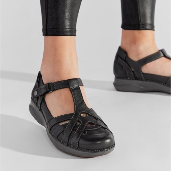 Clarks Appley Way Black Leather Sandals 64683 WIDE - Picture 1 of 8